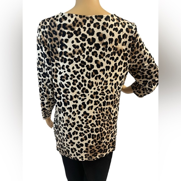 Chicos, scoop, neck, 3/4 sleeve, leopard top. Size 1 (6-8) - Picture 2 of 5
